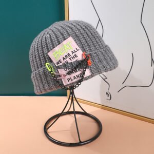 Sombrero tejido a la mitad y a la mitad-gris