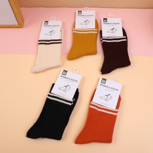 Calcetines de algodón de la tripulación de las mujeres a rayas