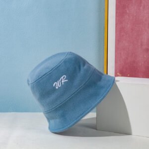 Sombrero de cubo de letras simples - azul claro