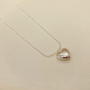 Collar de corazón minimalista