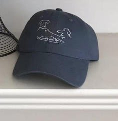 Sombrero de béisbol de dibujos animados rayado - gris