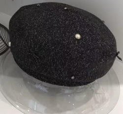 Boina de mariposa cosida a mano - Negro