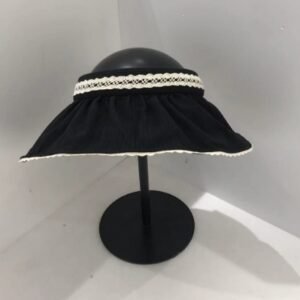 Sombrero de punta abierta con encaje en el ala