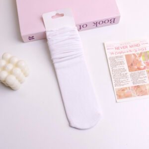 Medias de mujer blancas con ribetes finos