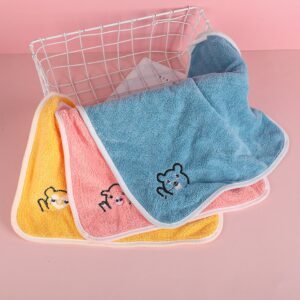 Toalla cuadrada bordada de dibujos animados con borde de ganchillo 35*35